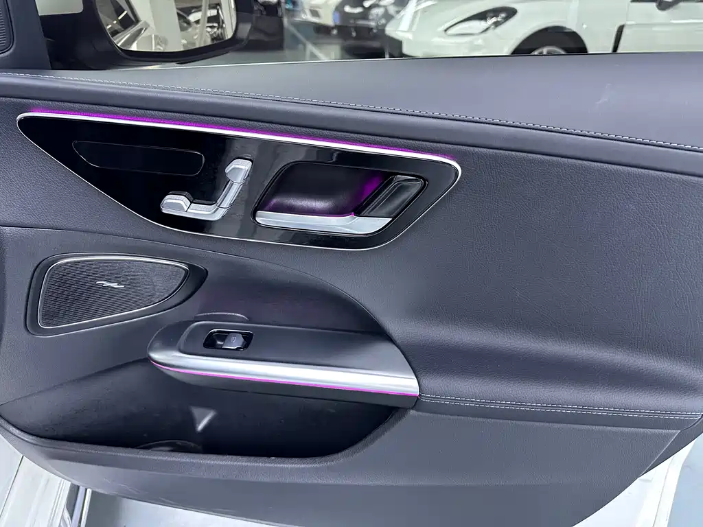 Mercedes-Benz C-Class 2023 — фото 18