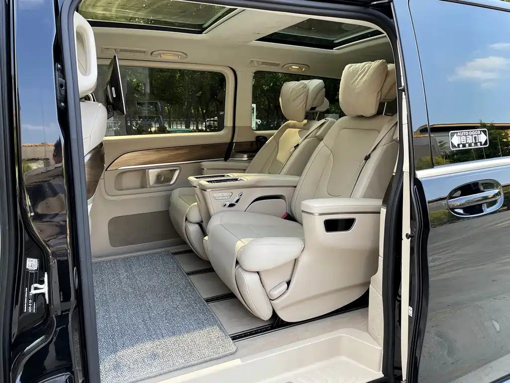 Mercedes-Benz V-Class 2023 — фото 7
