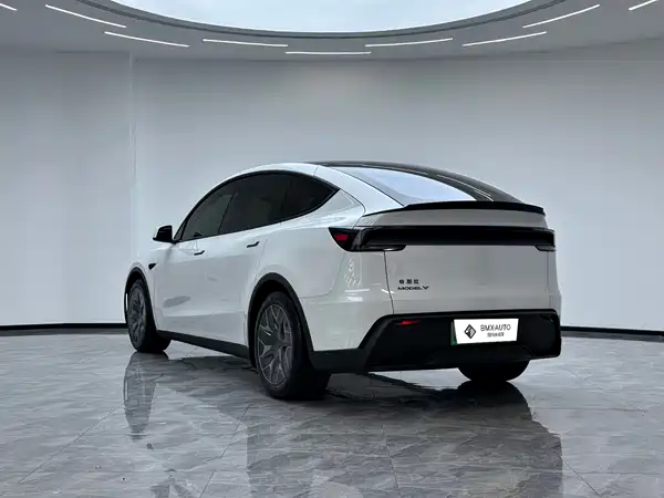 Tesla Model Y L 2026