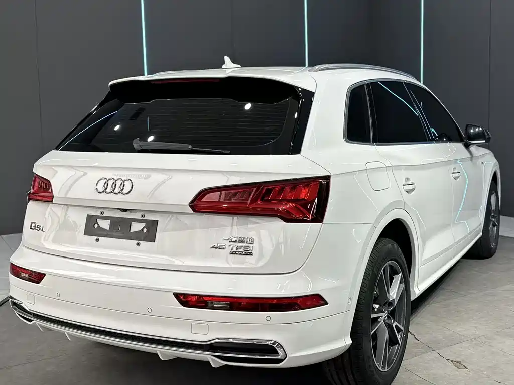 Audi Q5L 2021 — фото 6