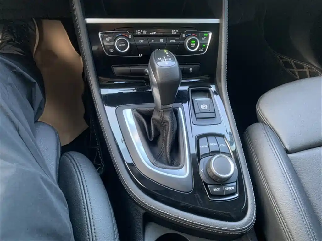 BMW 2 Series Active Tourer 2019 — фото 17