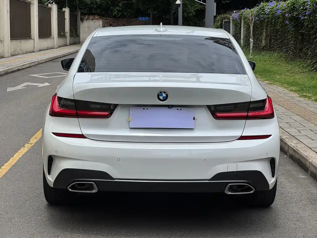 BMW 3 Series 2019 — фото 10