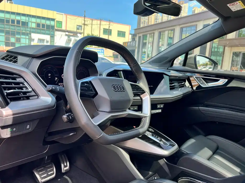 Audi Q4 E-Tron 2024 — фото 18