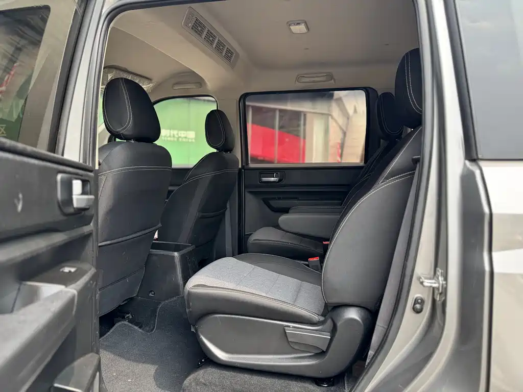 Wuling Hongguang PLUS 2020 — фото 11
