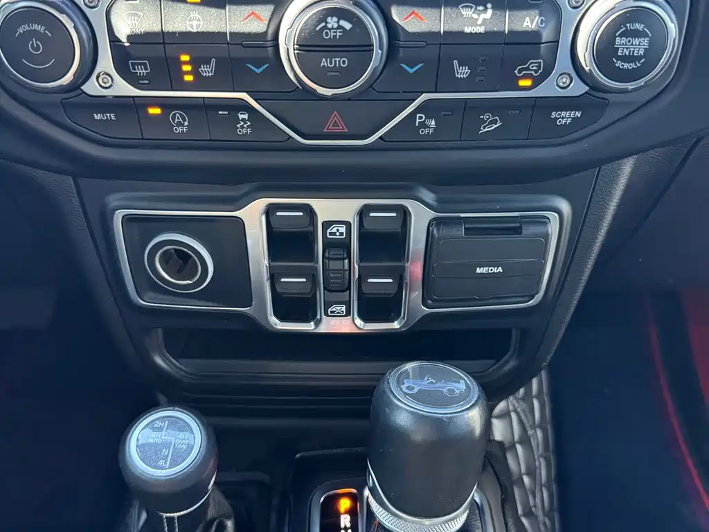 Jeep Wrangler 2020 — фото 21