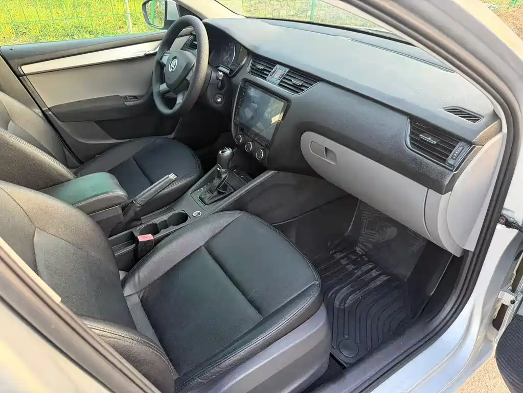Skoda Octavia 2015 — фото 13