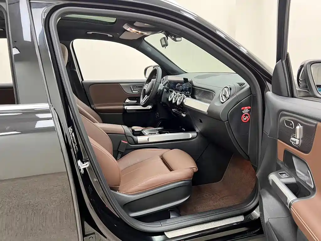 Mercedes-Benz GLB 2023 — фото 31