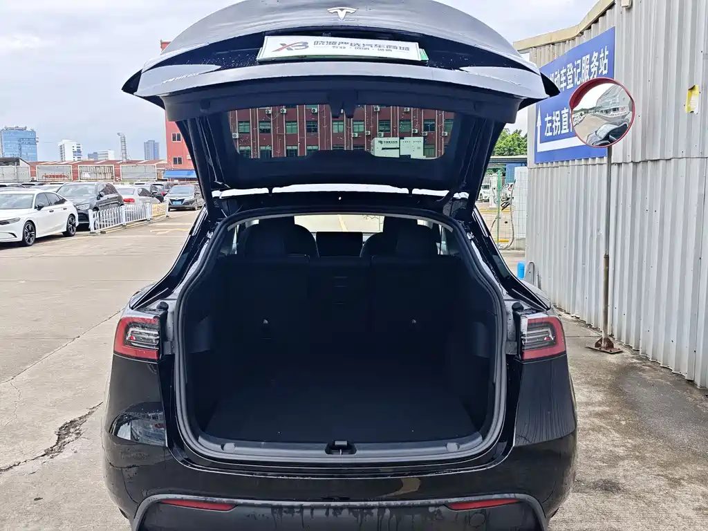 Tesla Model Y 2022 — фото 15
