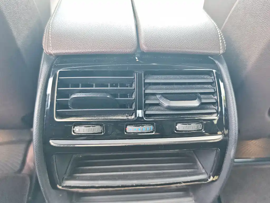 BMW 5 Series 2021 — фото 9