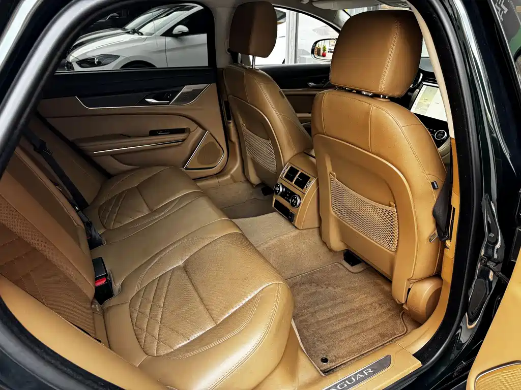 Jaguar XFL 2022 — фото 17