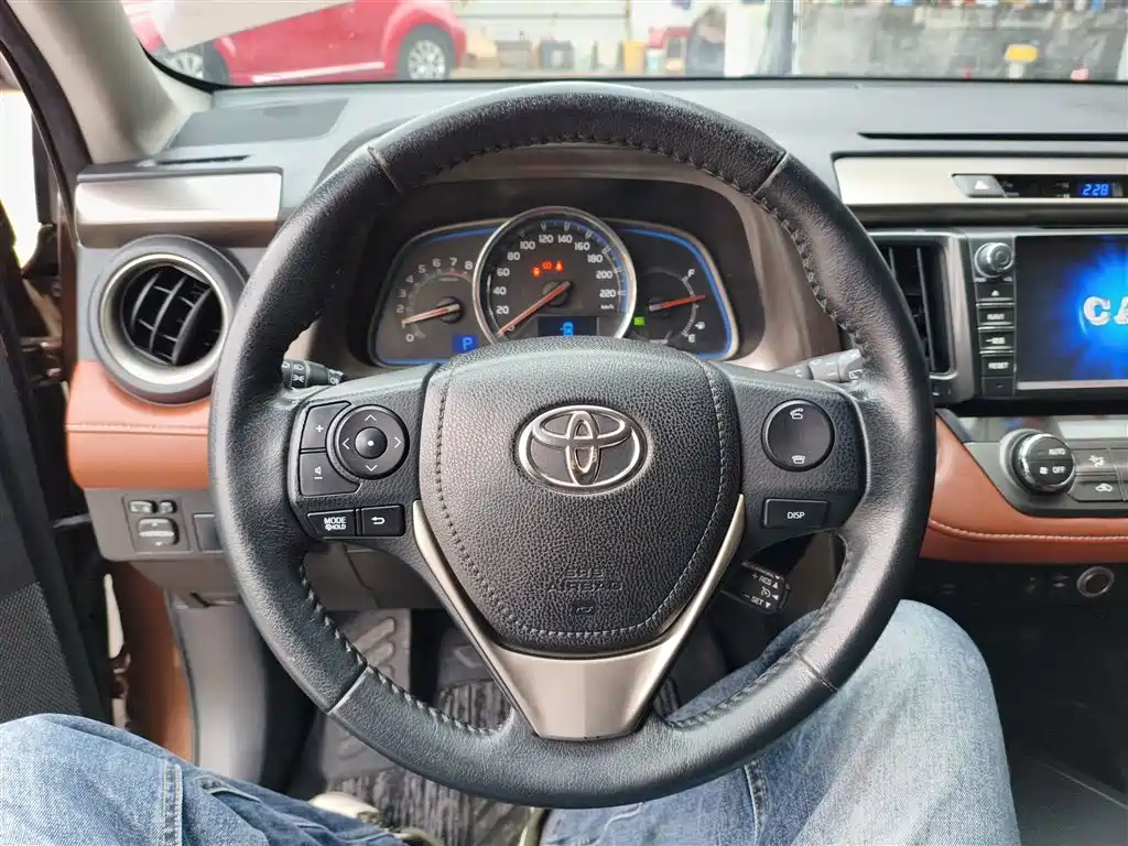 Toyota RAV4 2014 — фото 7