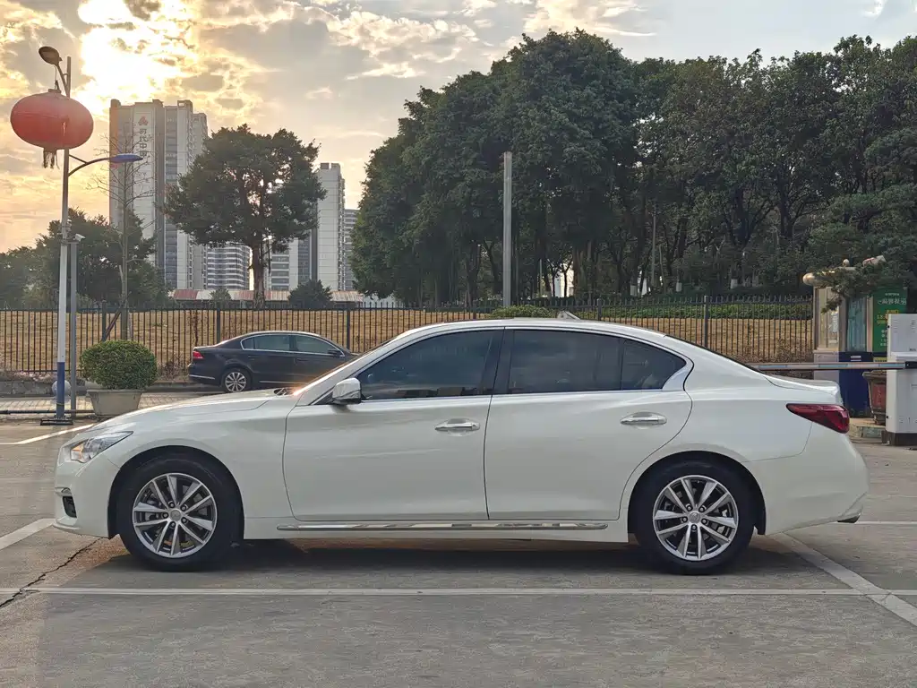 Infiniti Q50L 2023 — фото 18