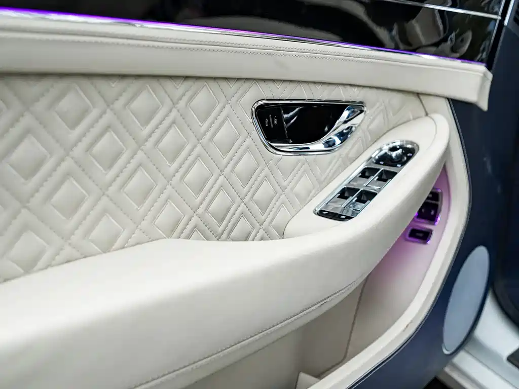 Bentley Continental 2020 — фото 10