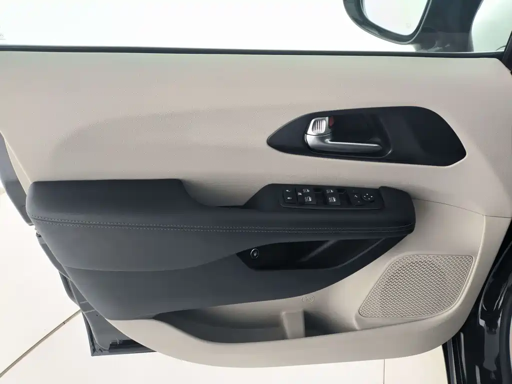 Chrysler Grand Voyager PHEV 2025 — фото 10