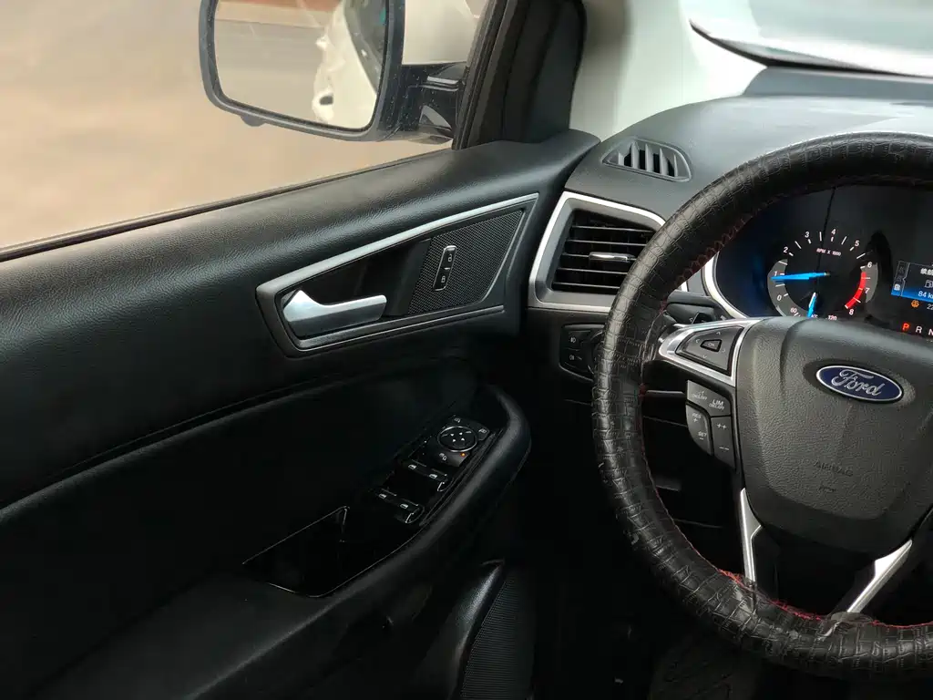 Ford Edge 2018 — фото 15