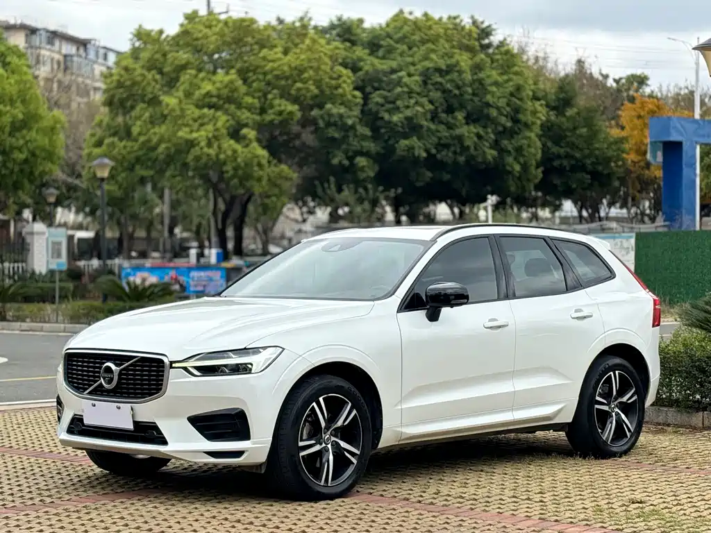 Volvo XC60 2020 — фото 1