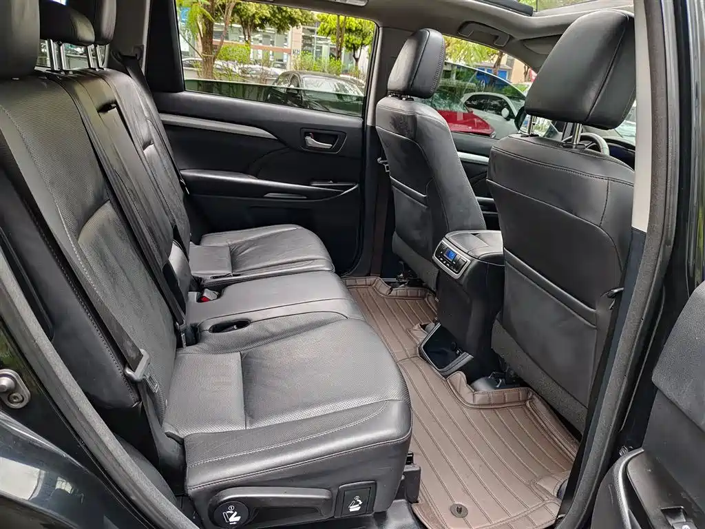 Toyota Highlander 2018 — фото 10