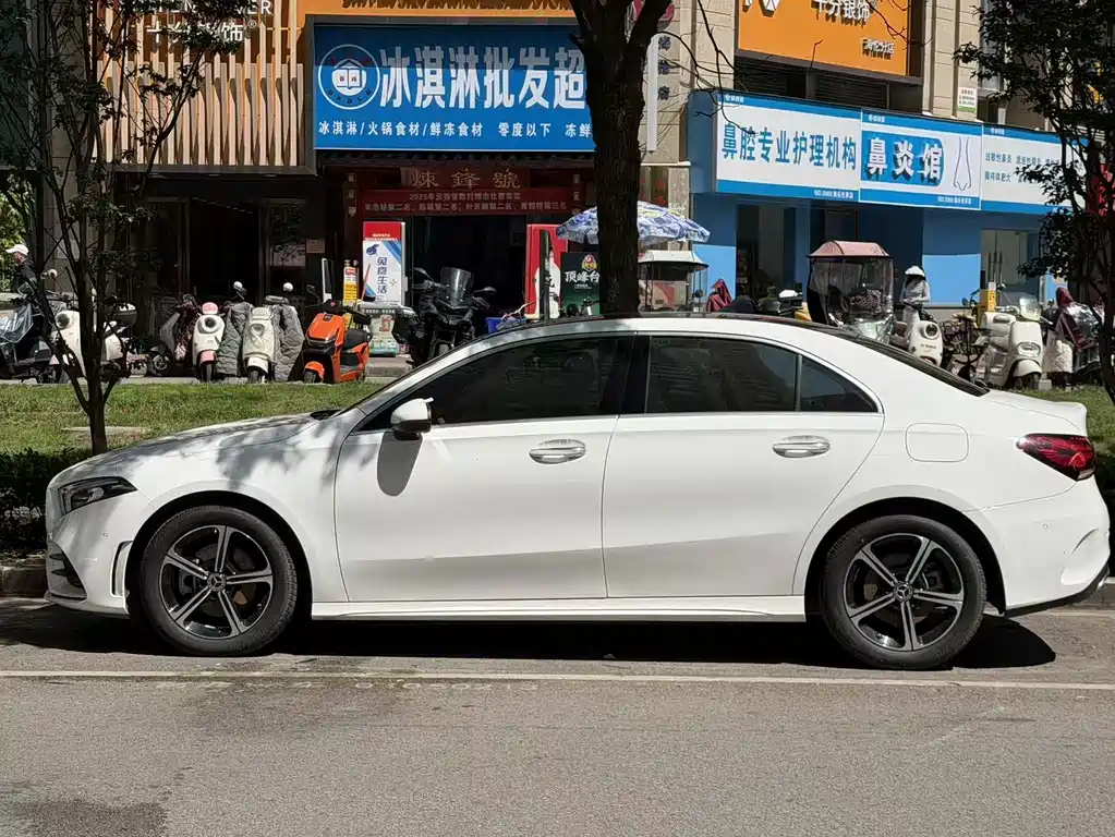 Mercedes-Benz A-Class 2022 — фото 9