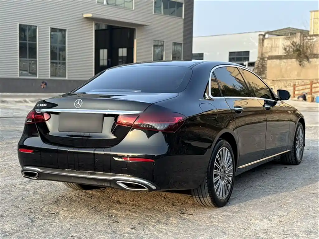 Mercedes-Benz E-Class 2022 — фото 16