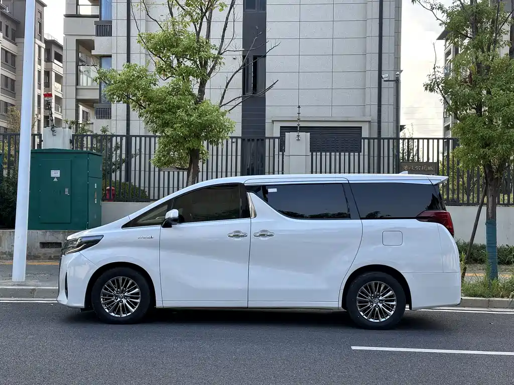 Toyota Alphard 2021 — фото 3