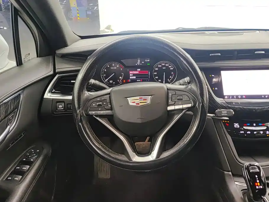 Cadillac XT6 2022 — фото 15