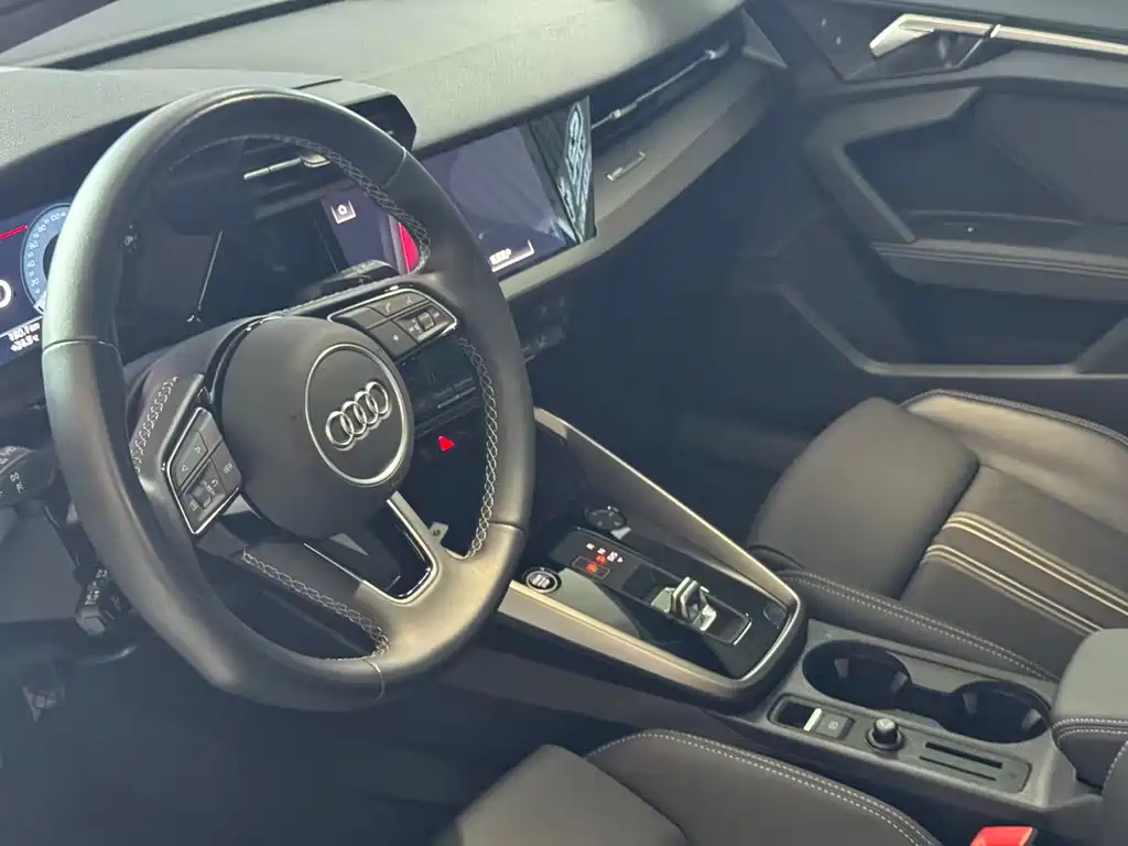 Audi A3 2023 — фото 11