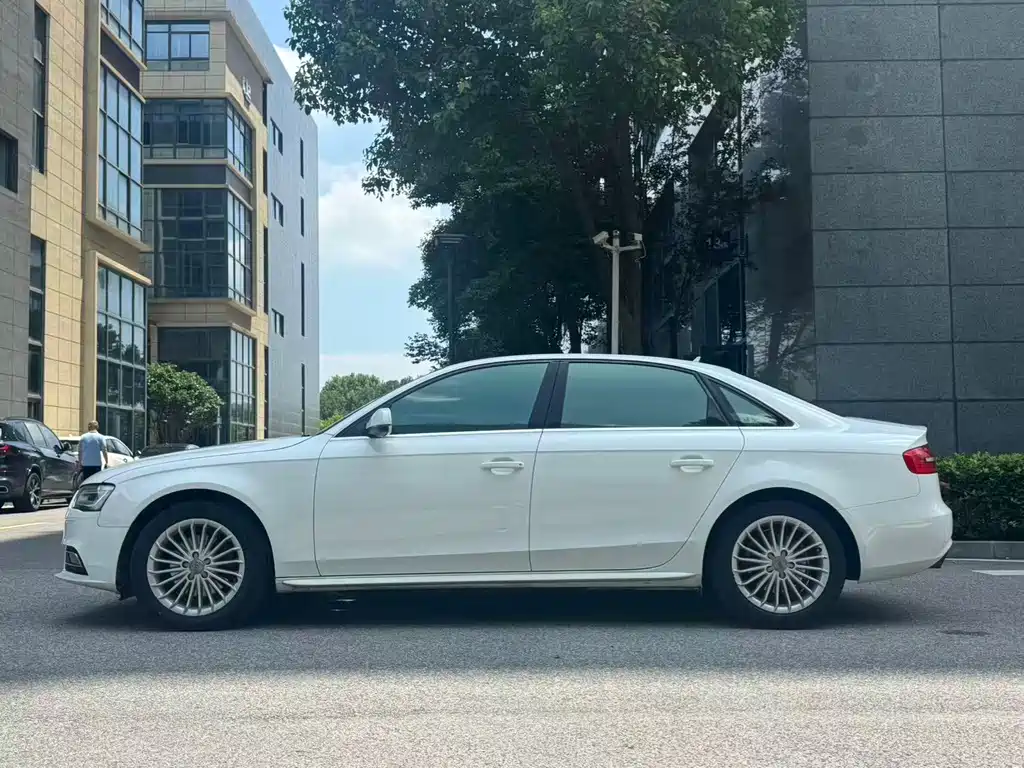 Audi A4L 2012