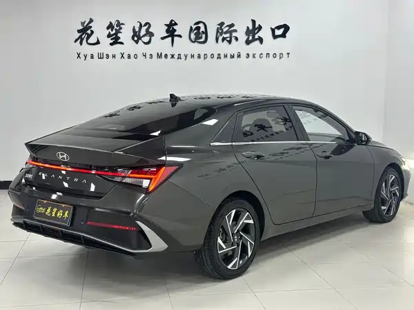 Hyundai Elantra 2023