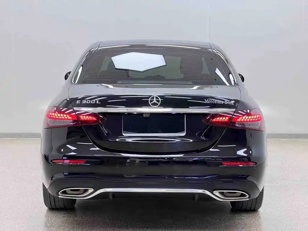 Mercedes-Benz E-Class 2023 — фото 6
