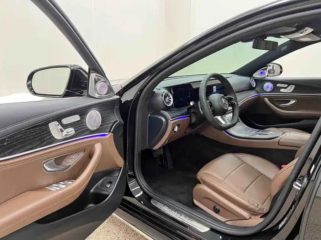 Mercedes-Benz E-Class 2023 — фото 10