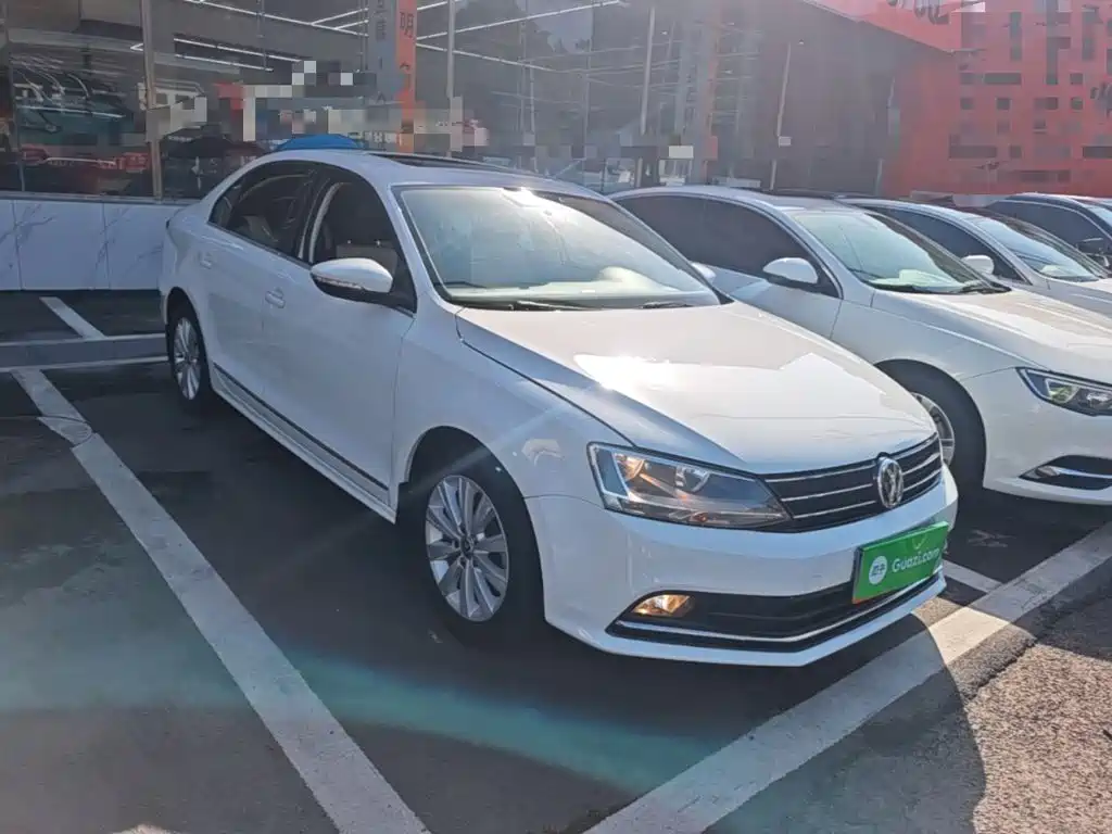 Volkswagen Sagitar 2015