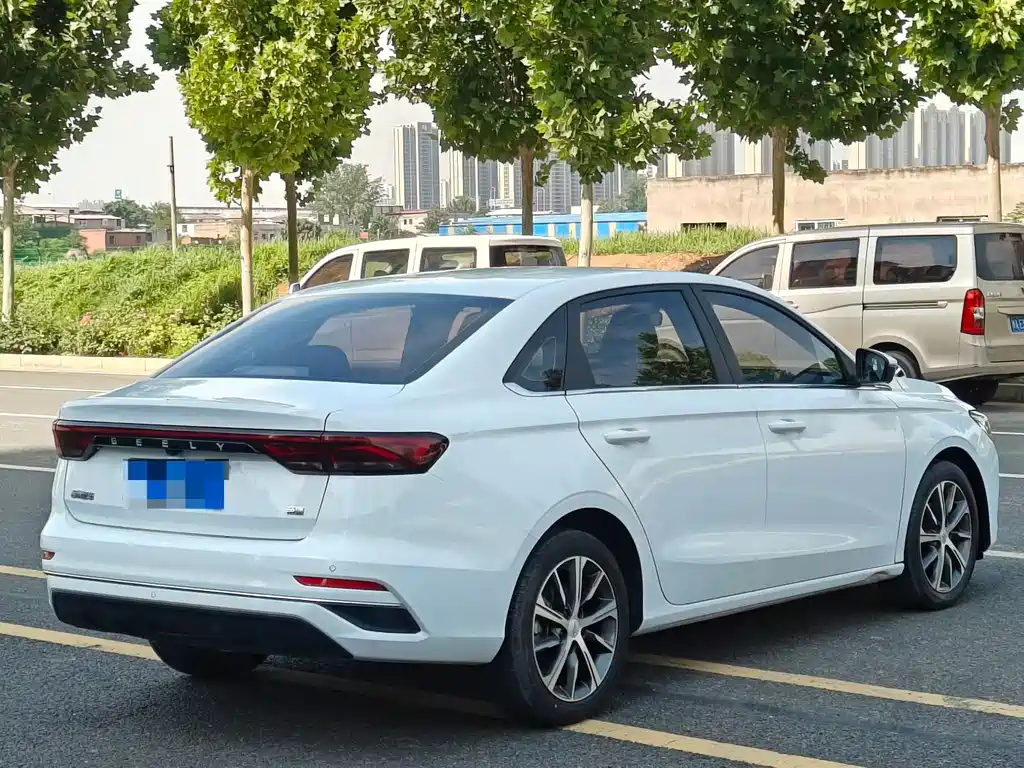 Geely Emgrand 2023