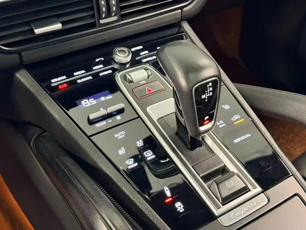 Porsche Cayenne New Energy 2019 — фото 17