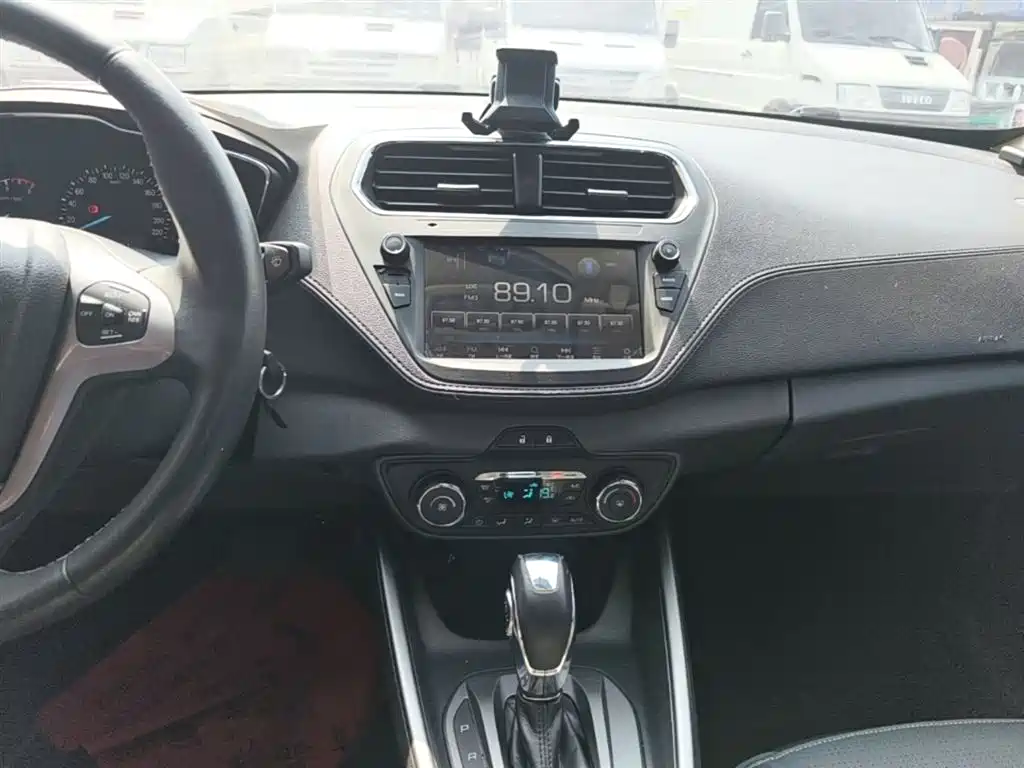 Ford Escort 2015 — фото 13
