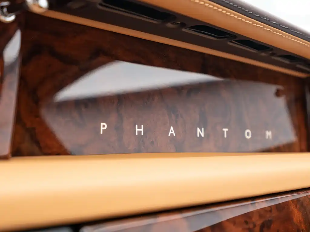 Rolls-Royce Phantom 2016 — фото 14