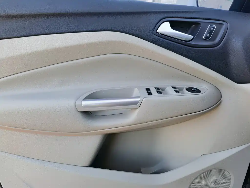 Ford Kuga 2014 — фото 9