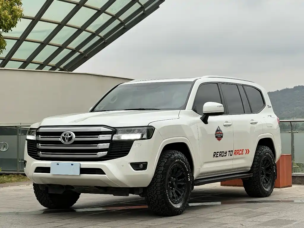 Toyota Land Cruiser 2024 — фото 1