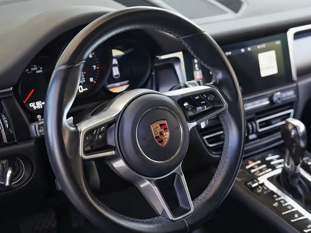 Porsche Macan 2020 — фото 10
