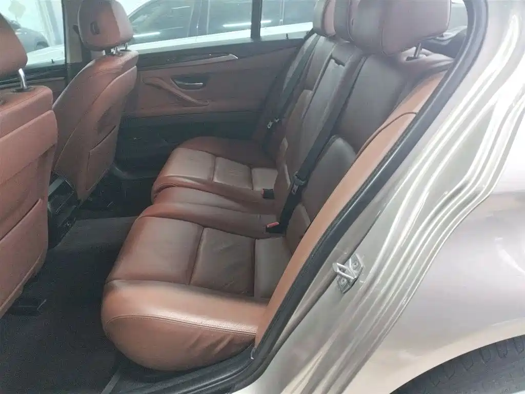 BMW 5 Series 2015 — фото 17