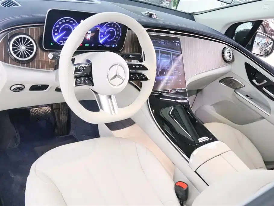 Mercedes-Benz EQE SUV 2024 — фото 11