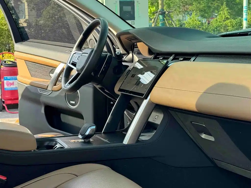 Land Rover Discovery Sport 2023 — фото 20