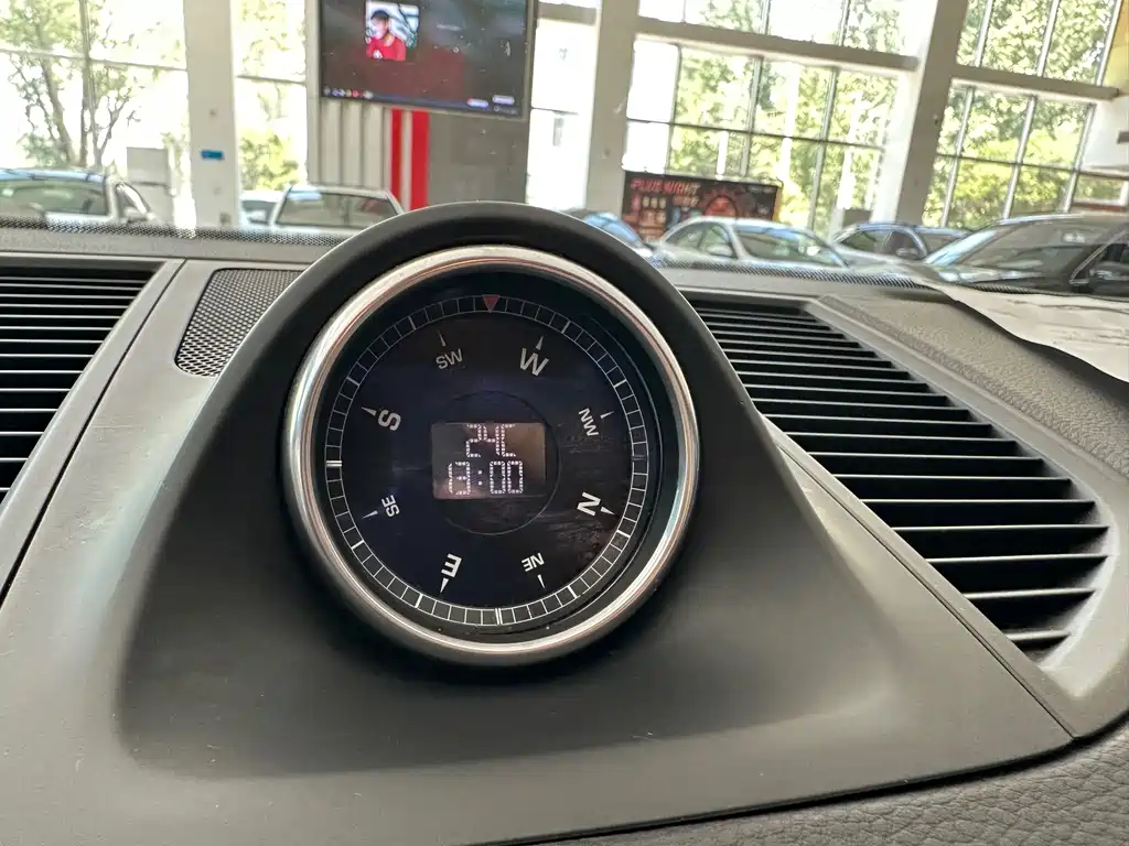 Porsche Macan 2020 — фото 14