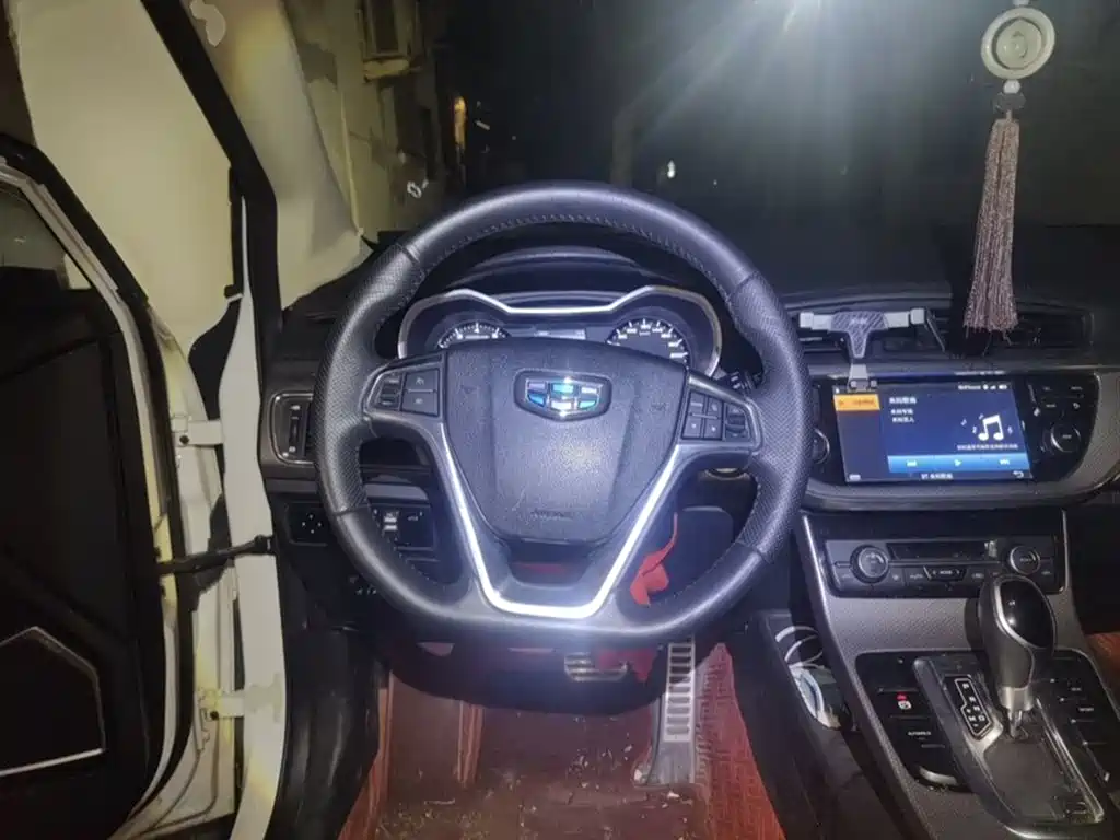 Geely Emgrand GS 2018 — фото 14