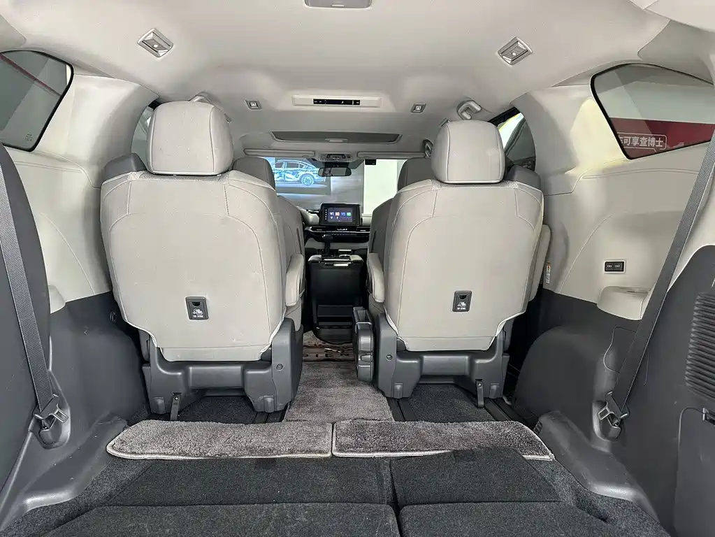 Toyota Sienna 2023 — фото 23
