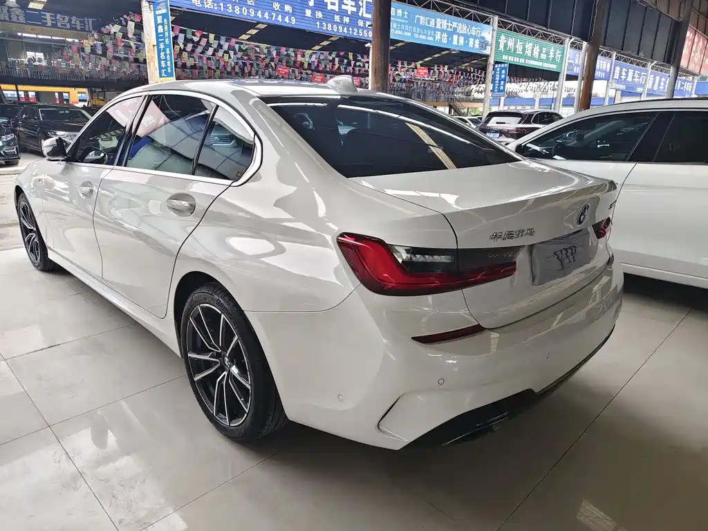 BMW 3 Series 2019 — фото 11