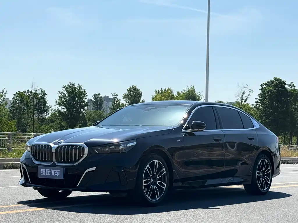 BMW 5 Series 2024 — фото 1