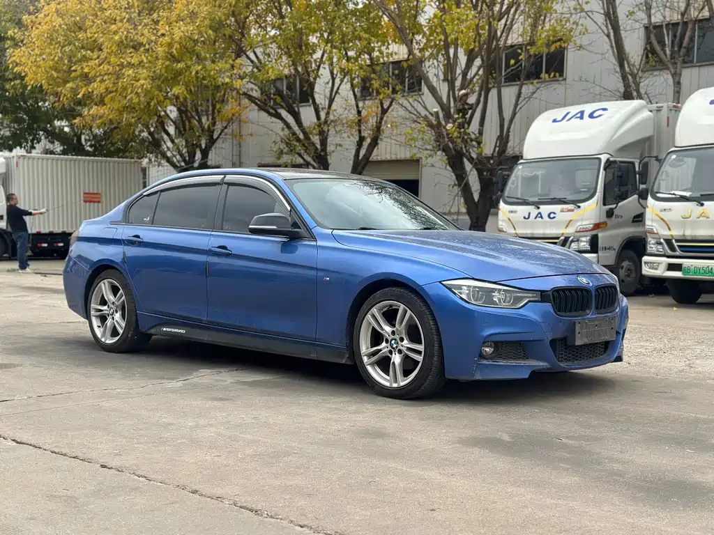 BMW 3 Series 2018 — фото 1
