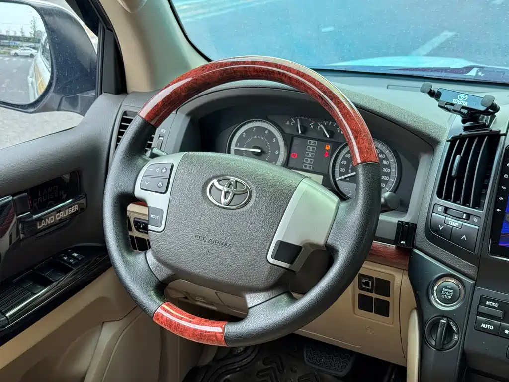 Toyota Land Cruiser 2016 — фото 8