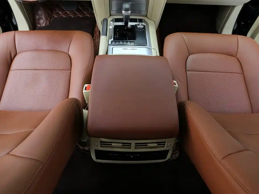 Toyota Land Cruiser 2017 — фото 11