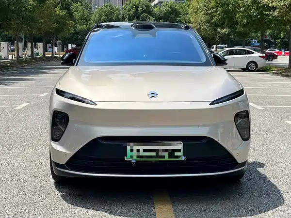 NIO ES8 2023